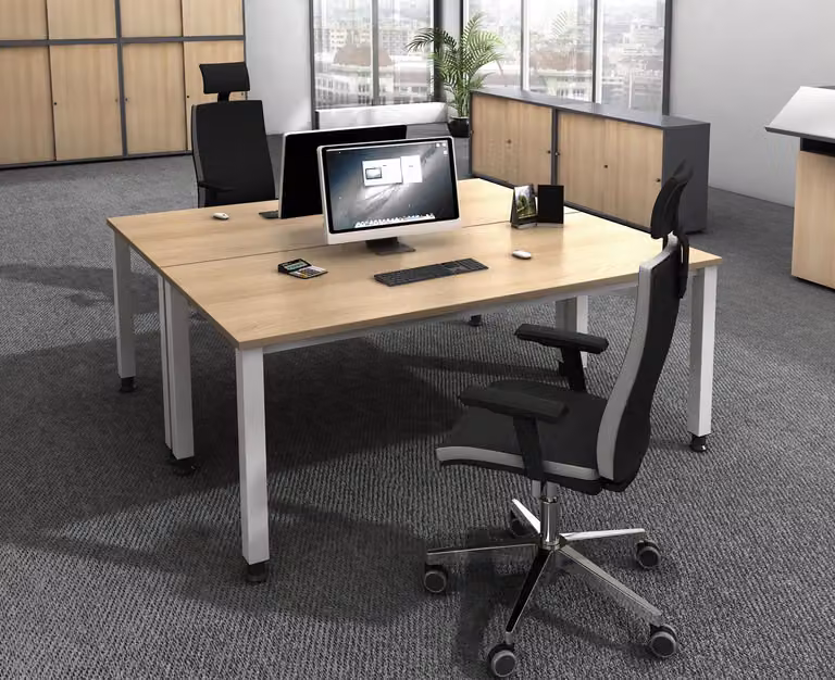 Scrivania serie Q | struttura a 4 gambe | regolabile in altezza | estremamente stabile, dimensioni piano:80 x 80 cm, colore piano:rovere nodoso, colore telaio:argento
