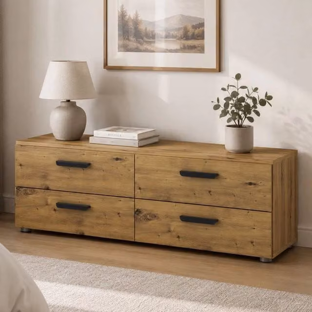 Cassettiera Gignod DMORA con 4 cassetti in colore marrone rovere, L 111 cm x P 52 cm x H 35 cm