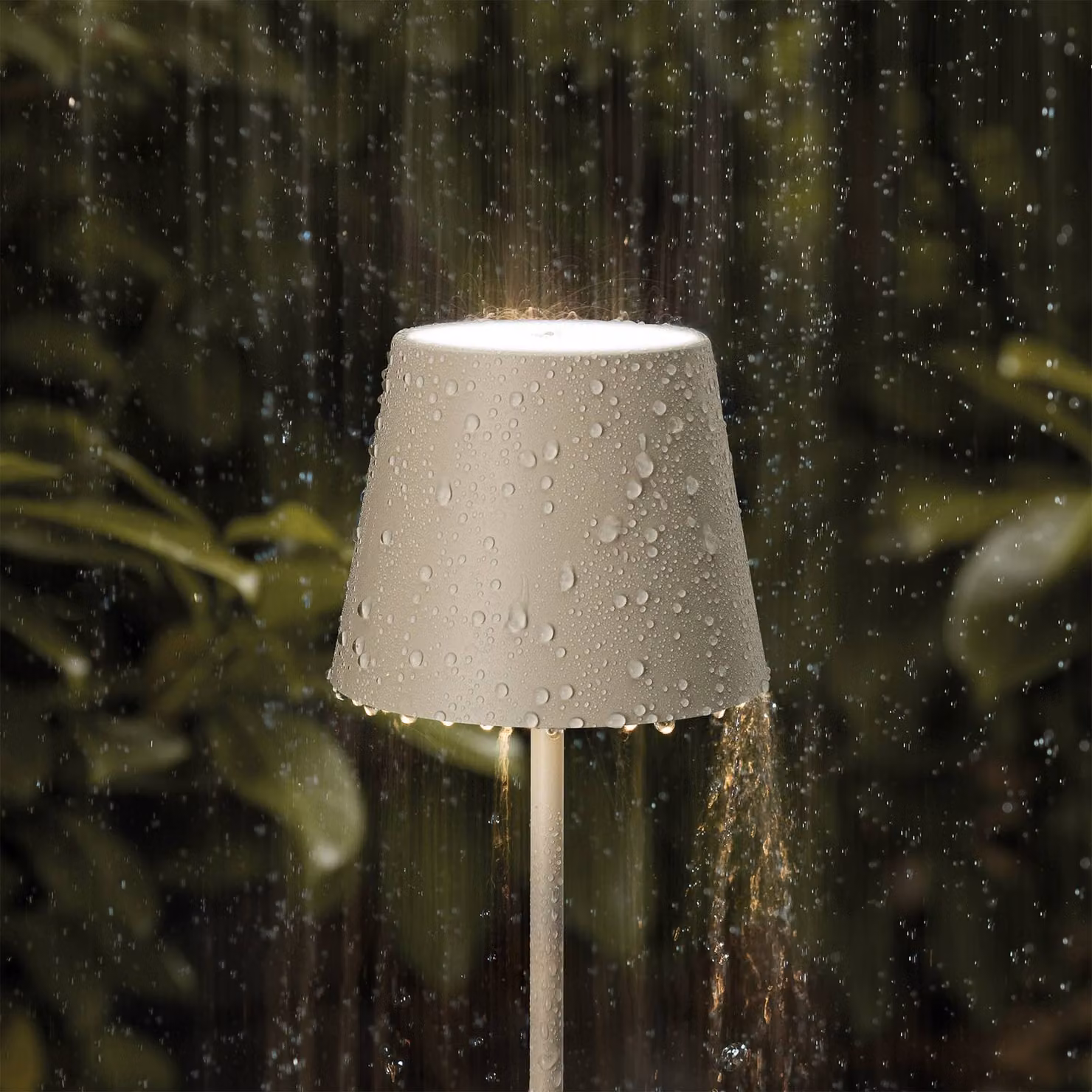 Sigor Nuindie Lampada da tavolo ricaricabile a LED, USB-C, beige, IP54, Nuindie, dimmerabile, Crema / Ambra, Soggiorno / Sala da pranzo, Alluminio, Moderno