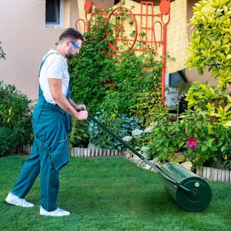 Rullo compattatore per prato in metallo Costway Verde con gancio per traino e impugnatura staccabile