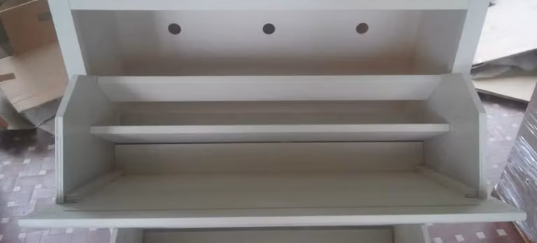 Scarpiera Mobili 2G laccata bianco fumo con 4 ribalte doppie per 24 paia di scarpe L: 80 cm, P: 30 cm, H: 170 cm