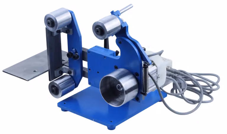Levigatrice a nastro - Modello 915 - 750 W - Funzionamento verticale e orizzontale - Velocità regolabile da 200 a 6500 giri/min - Nastro abrasivo 915 x 50 mm - 5 nastri abrasivi - Spina europea 220 V