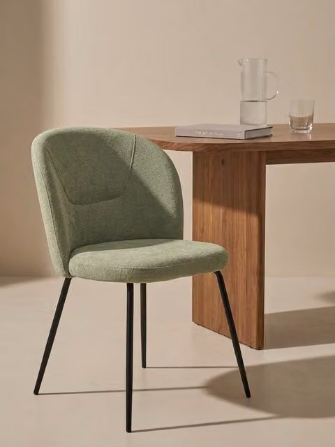 Sedia rivestita Beiz Kenay Home verde con struttura in metallo nero per la tua zona pranzo