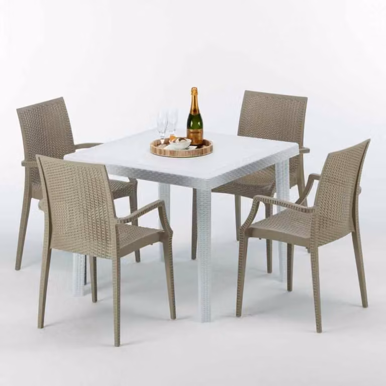 Tavolo quadrato bianco e 4 sedie in polipropilene colorato Set di bastoni per esterni Grand Soleil Arm Bistrot Love - Beige