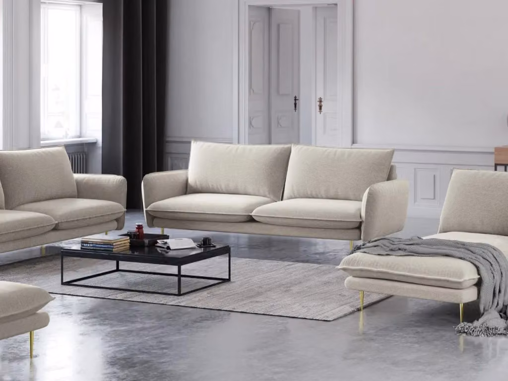 Divano 4 posti Vienna di Cosmopolitan Design in tessuto strutturato beige chiaro e oro – 2