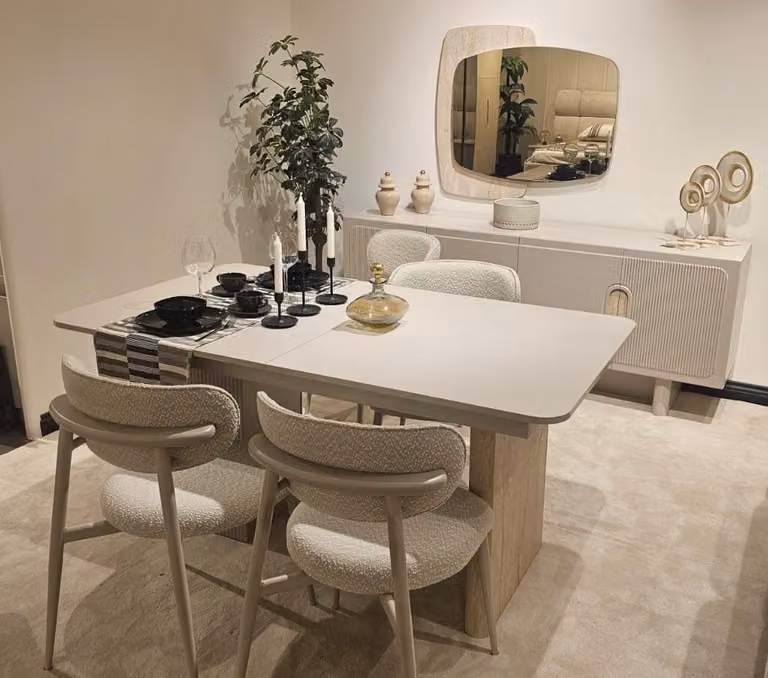 Elegantes Beiges Esszimmer-Set Esstisch 4x Küchenstühle Sideboard