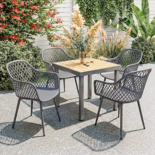 Set di 4 Sedie da Giardino in Plastica Resistente ai Raggi UV con Braccioli e Schienale, 56 x 51 x 84 cm, Grigio Scuro