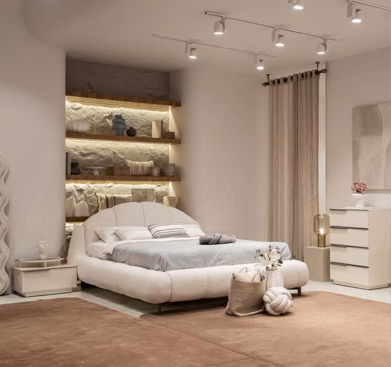 Set per camera da letto: letto, 2 comodini, comò. Stile moderno, confortevole
