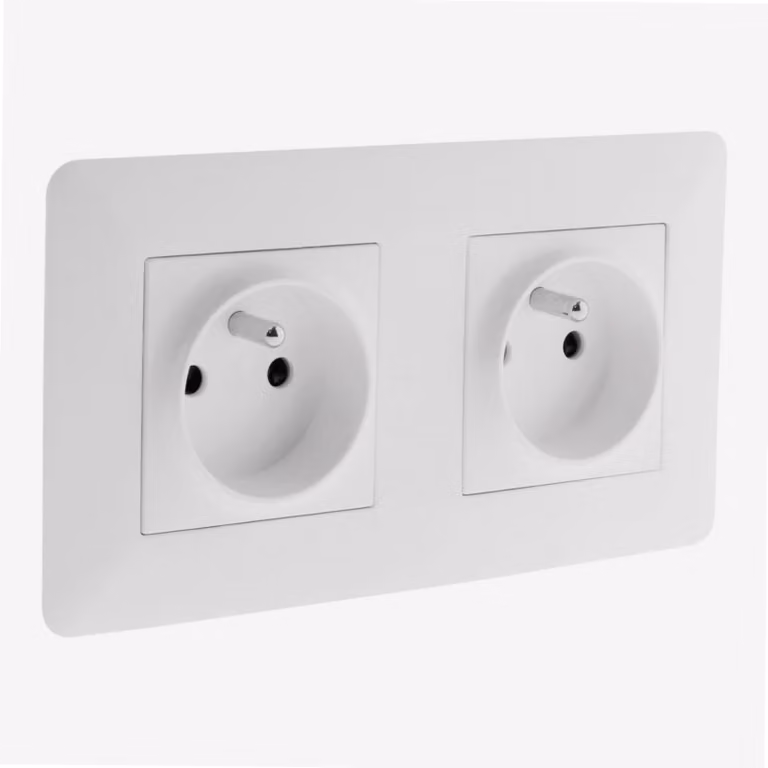 ARTEZO Presa doppia precablata - 2P + E 16A - Bianco