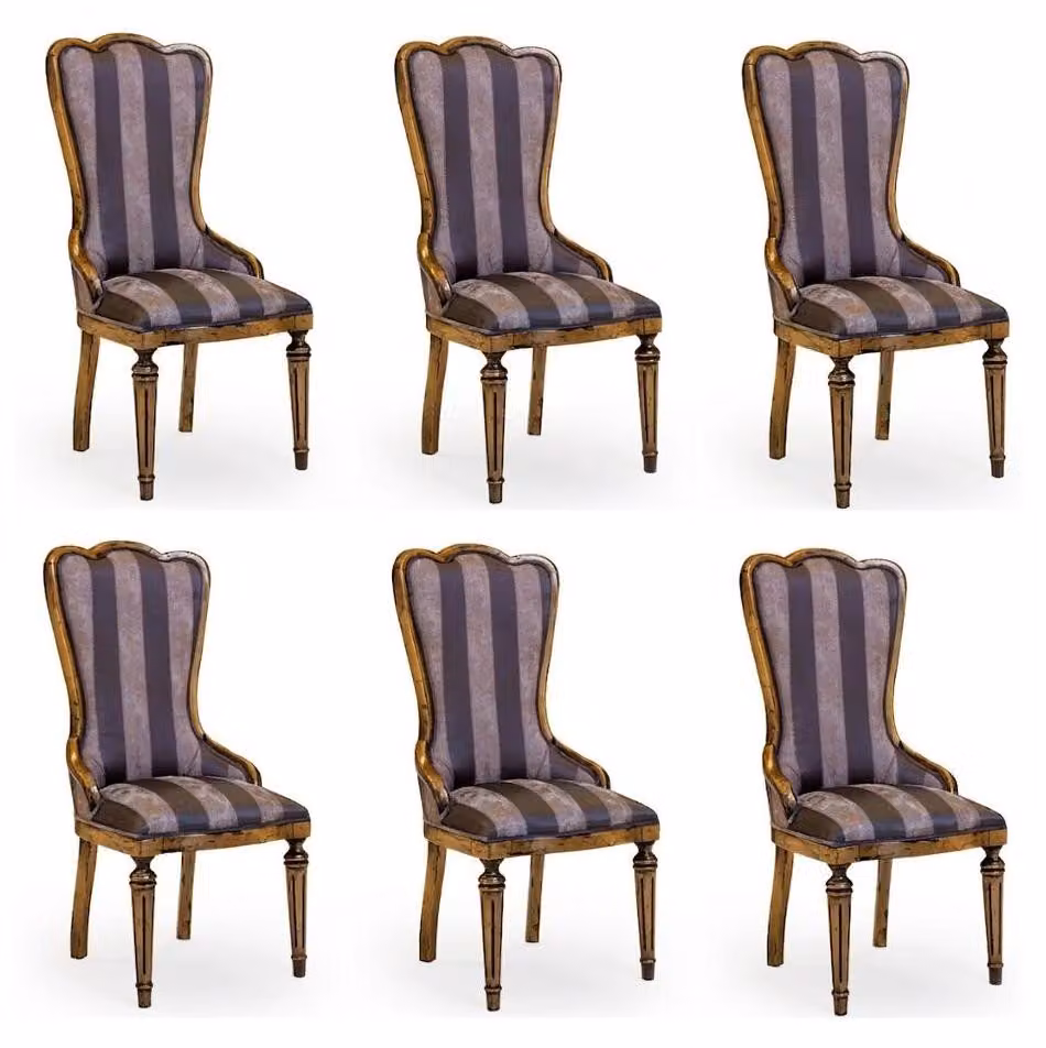 Set di sedie dal design classico, con imbottitura esclusiva e dettagli dorati
