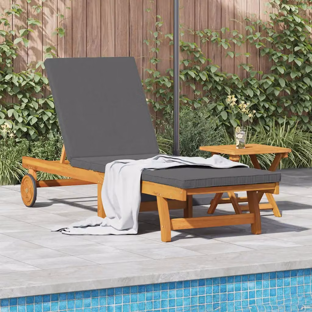 vidaXL Lettino da sole moderno in legno di acacia marrone con poggiatesta regolabile e materasso in poliestere resistente ai raggi UV L: 199 cm, P: 63 cm, H: 85 cm