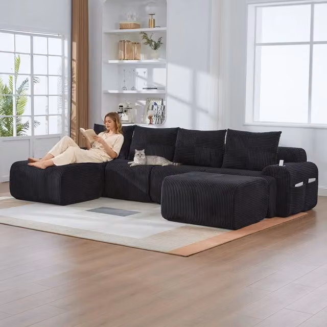 Divano modulare OKWISH a 4 posti in tessuto corduroy nero per soggiorno con portabicchieri e tasca laterale L/P/H: 333 x 174 x 80 cm