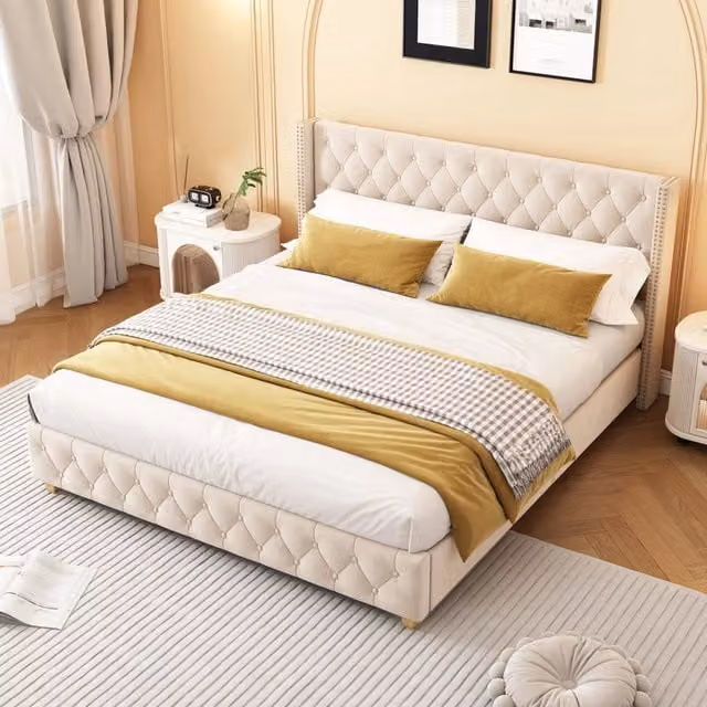 Letto matrimoniale 180x200 cm in velluto con testiera e pediera imbottite; beige chiaro
