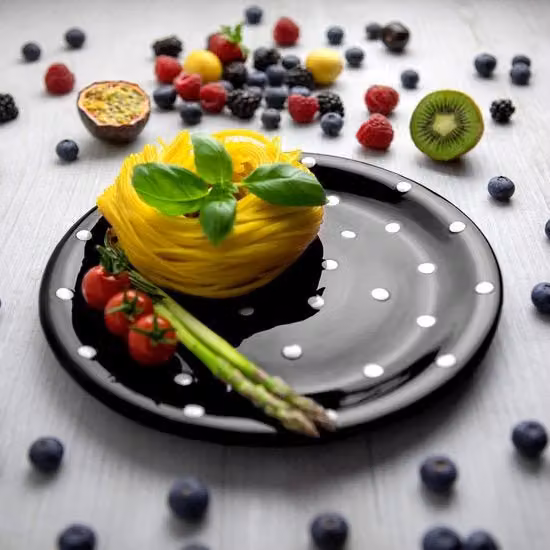 Piatto da pranzo City to Cottage in ceramica nero e bianco con decoro a pois, Diametro: 25,5 cm