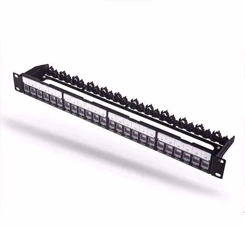Pannello patch da 24 porte RJ45, schermato, senza connettori Keystone, con guida di montaggio posteriore rimovibile, compatibile con cavi di rete CAT7/CAT6A