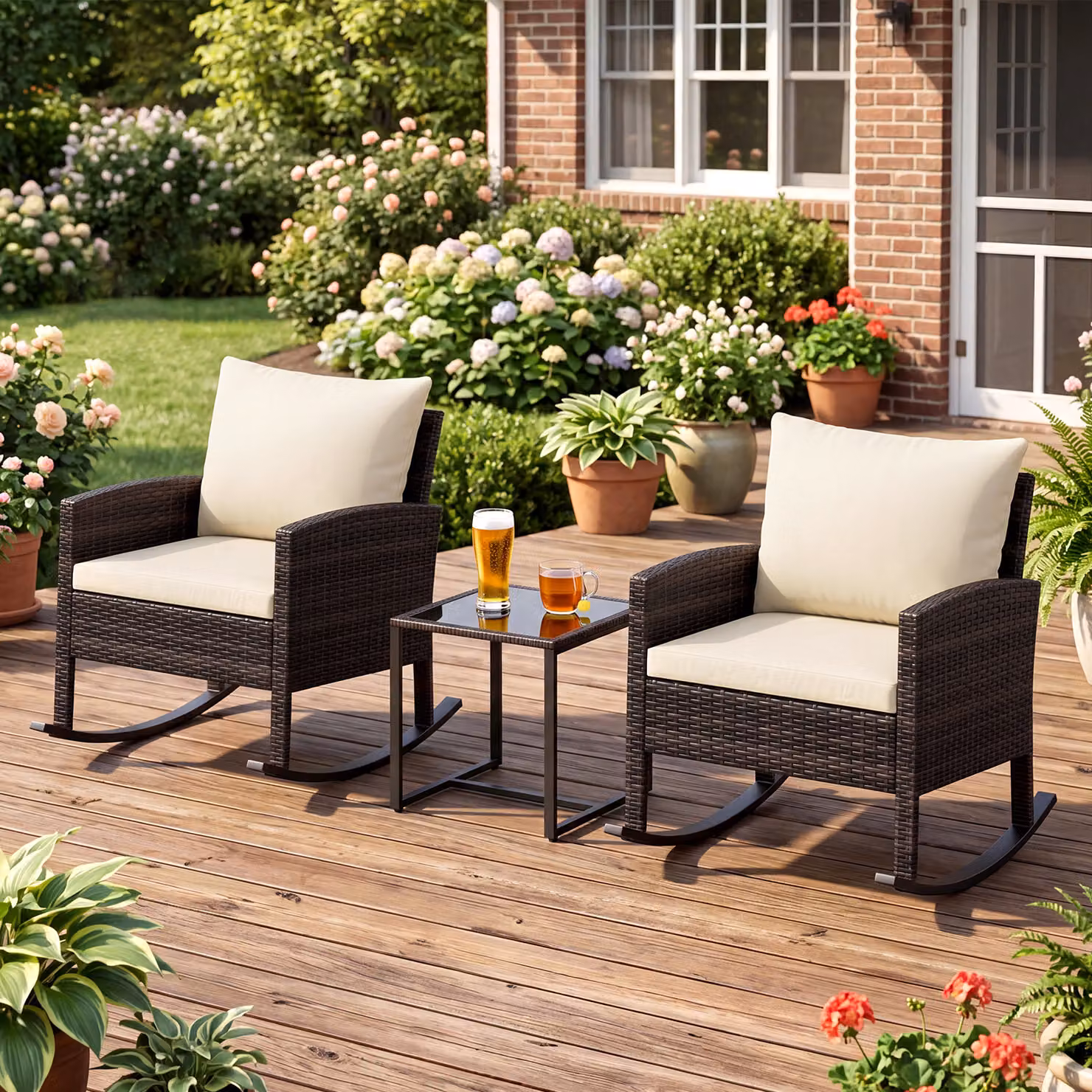 Set salotto da giardino Costway in rattan beige con 2 poltrone a dondolo, tavolino e cuscini