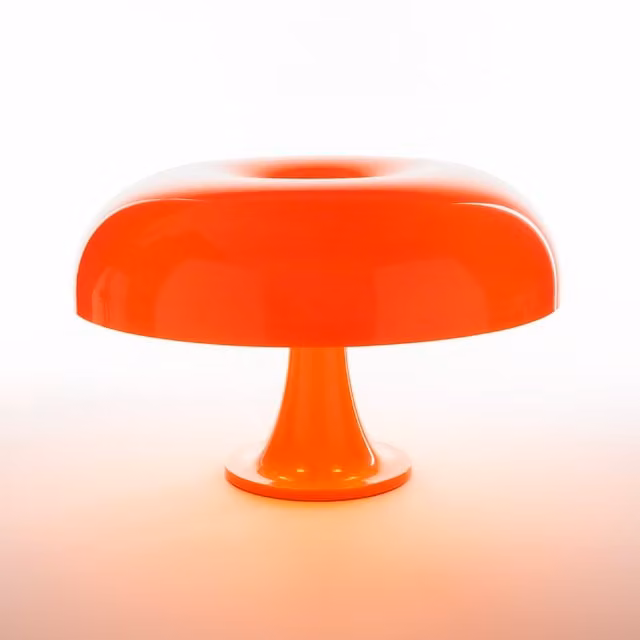 Artemide Nesso Lampada da tavolo in plastica arancione con luce LED