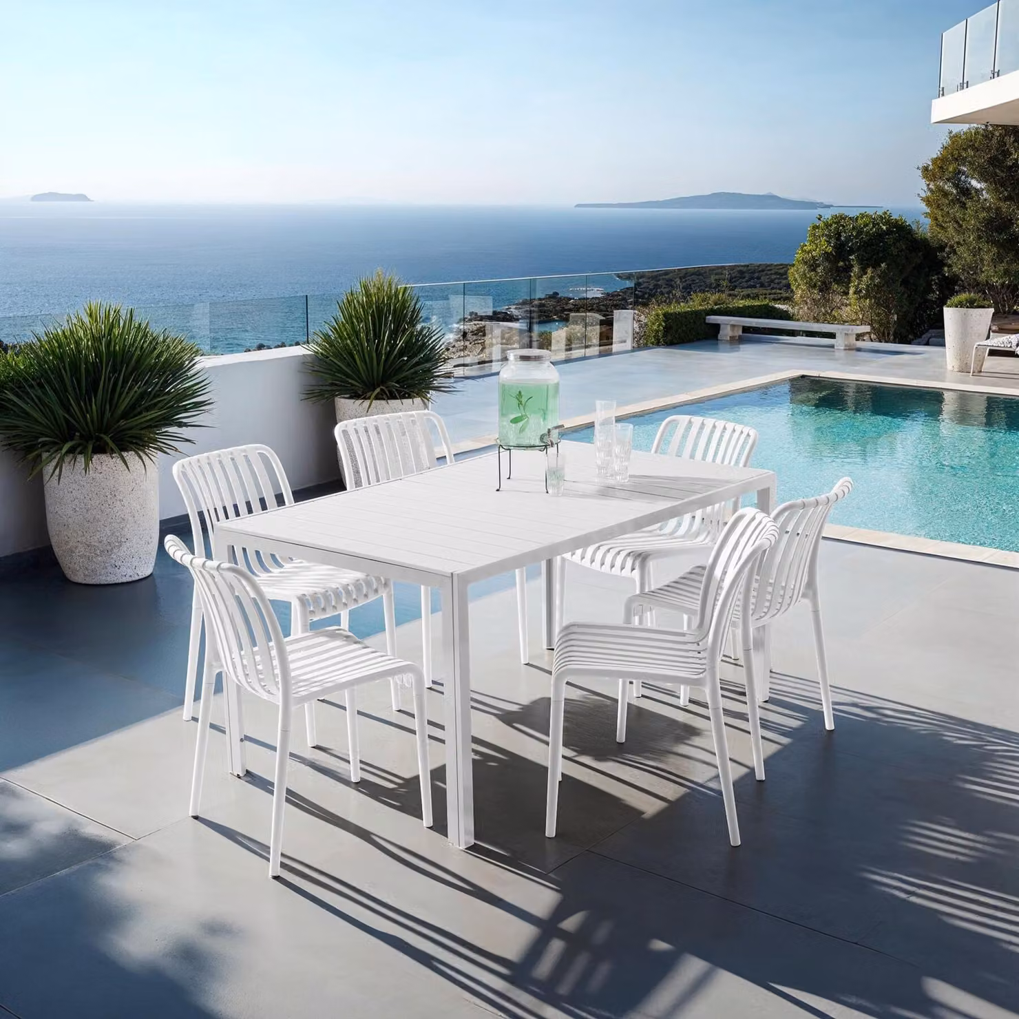 Set di 2 sedie da giardino Alcudia TecTake GmbH, impilabili e resistenti alle intemperie, colore beige/bianco – 2