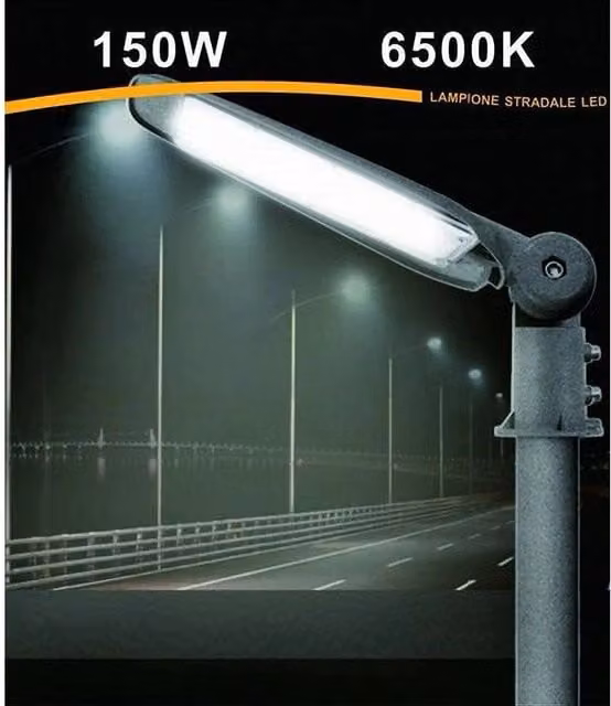 Lampione Stradale LED Trade Shop LP-150 da 150W con Luce Bianca Fredda 6500K, Faro Esterno Inclinabile Grigio IP65 – 1