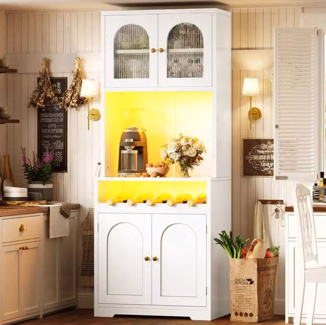Credenza alta ULEVR 70x38,3x180 cm bianca con ante in vetro ondulato, portabottiglie, LED RGB e ripiani regolabili
