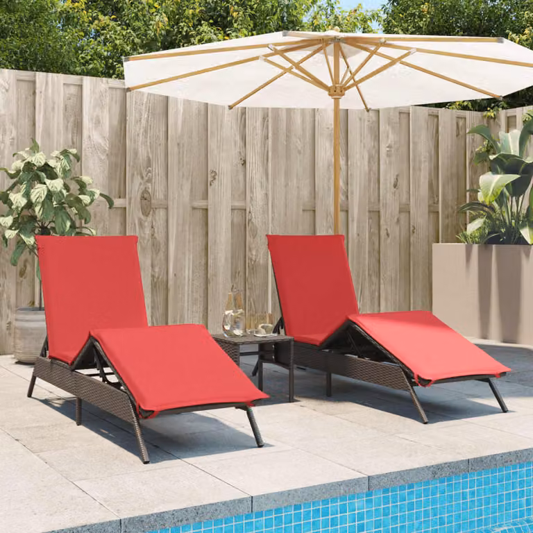 Set di 2 lettini prendisole con tavolino vidaXL in polyrattan marrone con poggiatesta regolabile