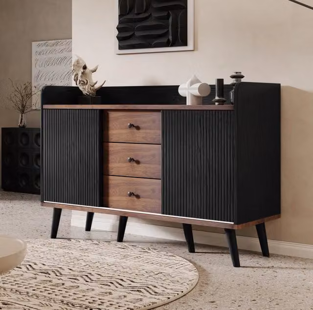 Credenza con tre cassetti e ante scorrevoli a righe, MDF e truciolato, 117,5x40x80 cm, nero e legno