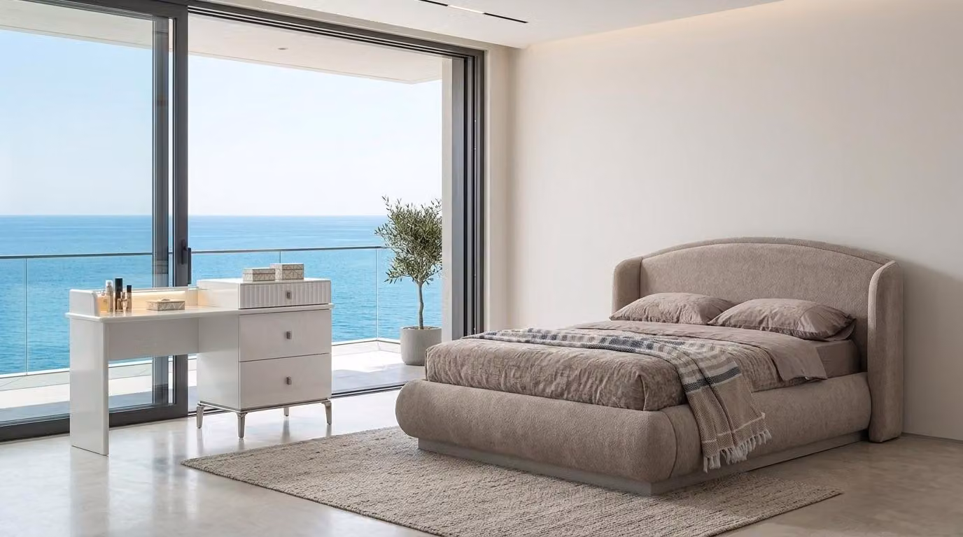 Set per camera da letto: letto, comodino. Stile moderno, colori chiari, confortevole, lussuoso