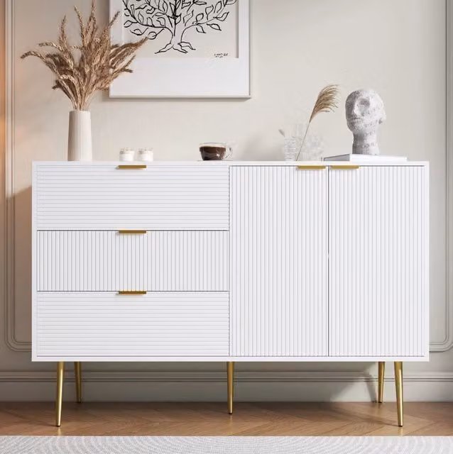 Credenza con 3 cassetti; 2 ante e ripiani interni; MDF; 120 x 38 x 80;5 cm; bianca e oro
