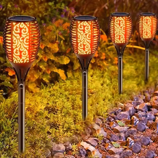 Illuminazione per esterni alimentata da energia solare - 4 pezzi - impermeabile - IP65 - 96 led - effetto fiamma - lampada solare - accensione automatica - esterno - cortile - balcone - ingresso - festa - festival.