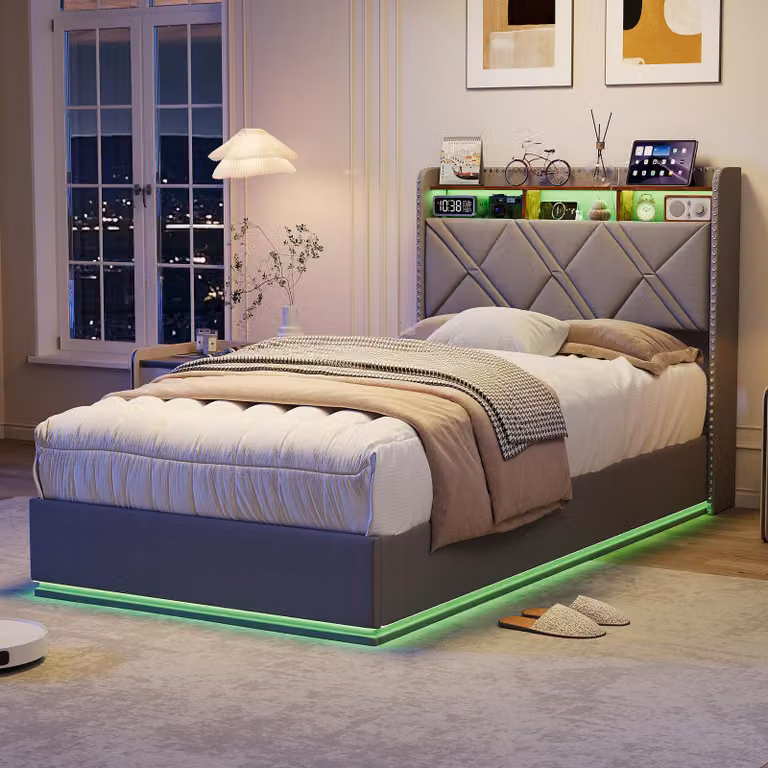 Letto imbottito 90x200 cm con spazio contenitore a sollevamento idraulico, testiera con spazio contenitore, illuminazione LED, connessioni USB e Type-C, rete a doghe, rivestito in lino grigio, senza materasso