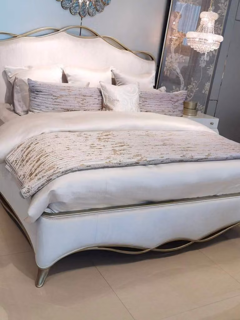 Klassisch Holz Bett Ehe Doppelbett Betten Design Polster Schlafzimmer 180x200cm
