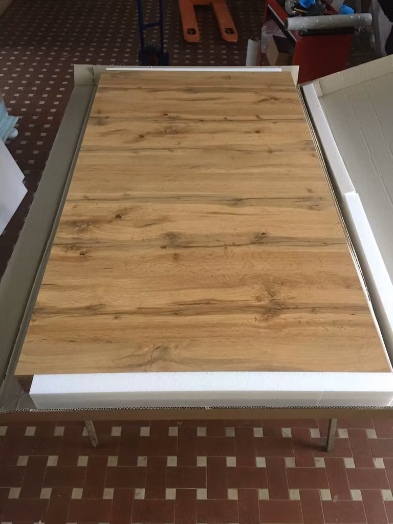 Tavolo rettangolare allungabile Mobili 2G in rovere nodato color beige e marrone L: 160 cm, P: 90 cm, H: 76 cm