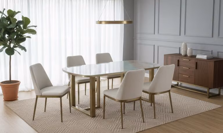 Tavolo da pranzo elegante: design moderno, robusto e raffinato
