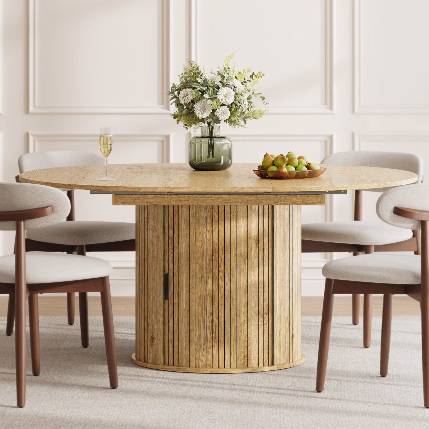 Tavolo allungabile per 6 persone in legno chiaro, con vano contenitore integrato, piano ribaltabile e gamba dal design moderno