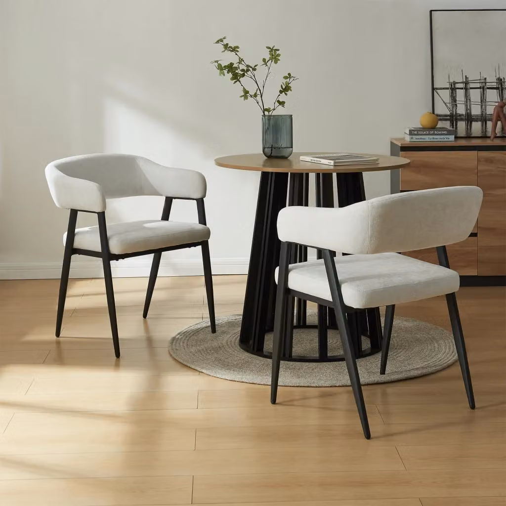 Set di 2 sedie da sala da pranzo imbottite Kohlmand en.casa con rivestimento in tessuto grigio chiaro e struttura in metallo nero – 2