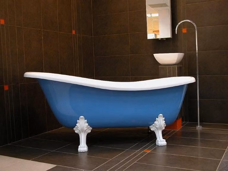 Vasca da bagno Casa Padrino, stile Art Nouveau, colore blu chiaro/bianco, 147 cm - Vasca freestanding con piedi in stile barocco
