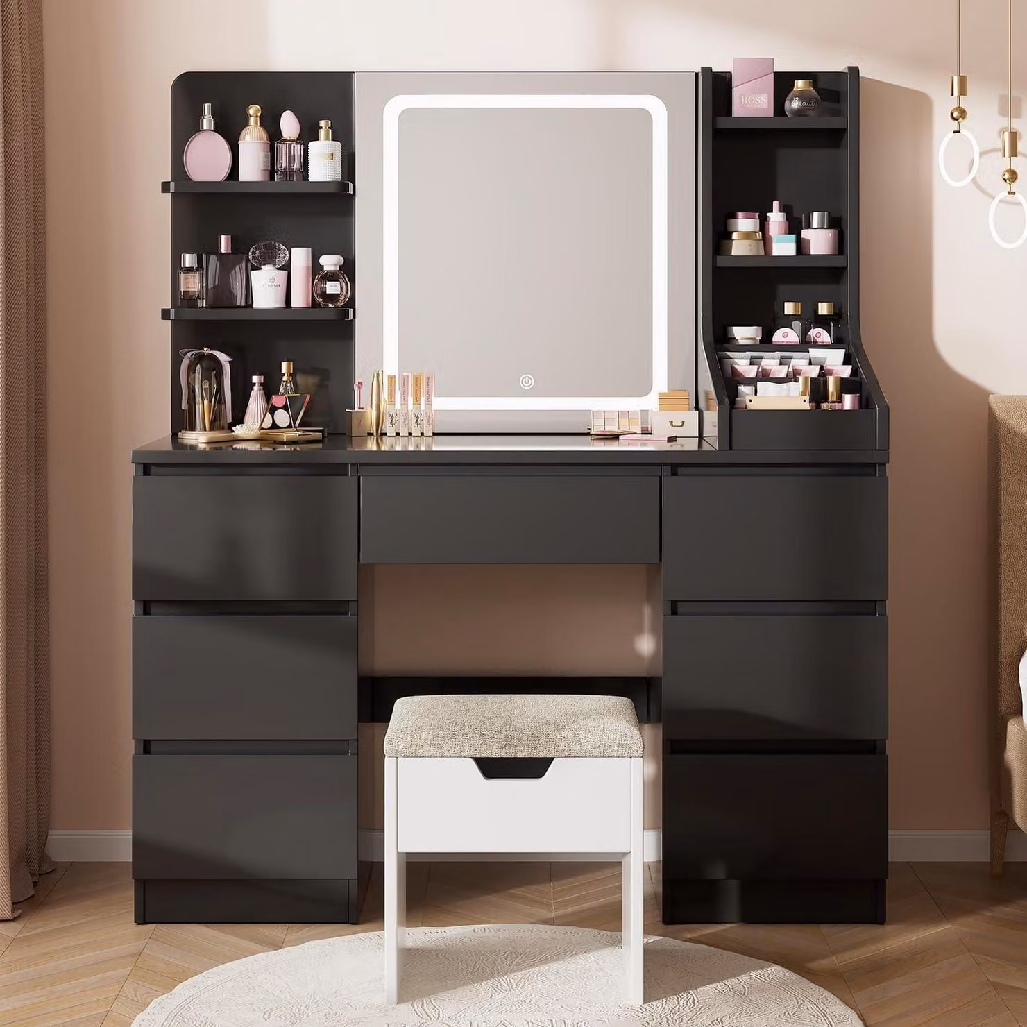 Comò da trucco con illuminazione a LED e sgabello, dimensioni 110x139x40 cm, colore nero. Include 7 cassetti, 4 ripiani e 3 vani