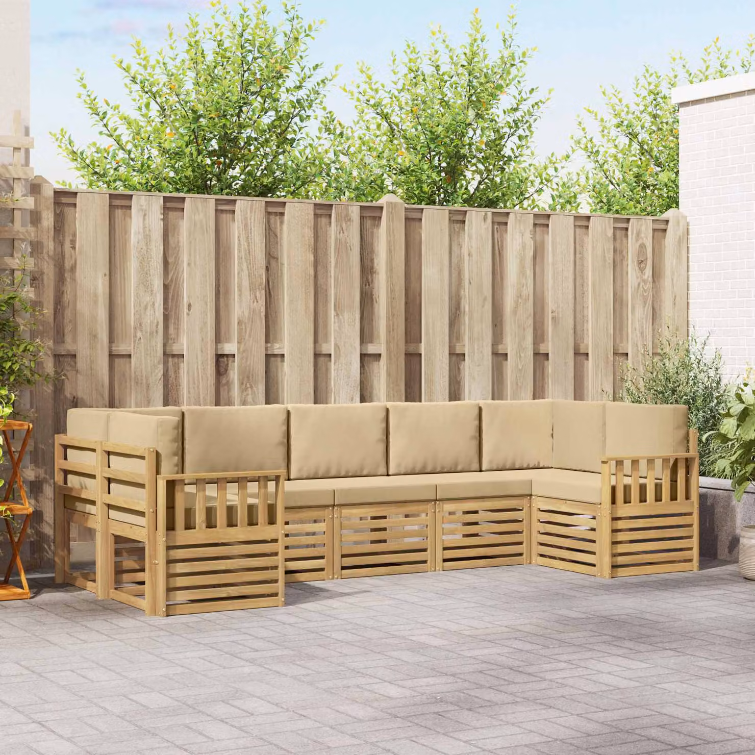 Set di divani da esterno vidaXL a forma di L composto da 6 pezzi in legno di acacia con cuscini bianchi e beige