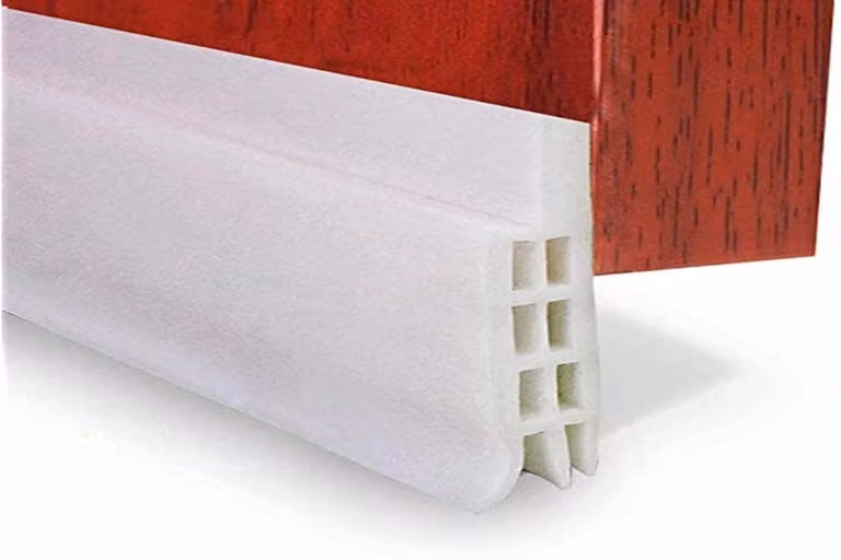 Guarnizione per porte - Design a tre strati - Isolamento acustico - Impermeabile - Autoadesiva - Silicone ecologico - 100 x 5 cm - Sigillante per porte