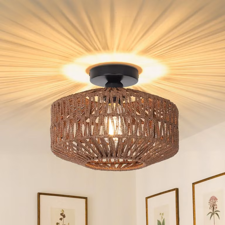 Lampada a sospensione in rattan di colore marrone scuro, in stile bohémien