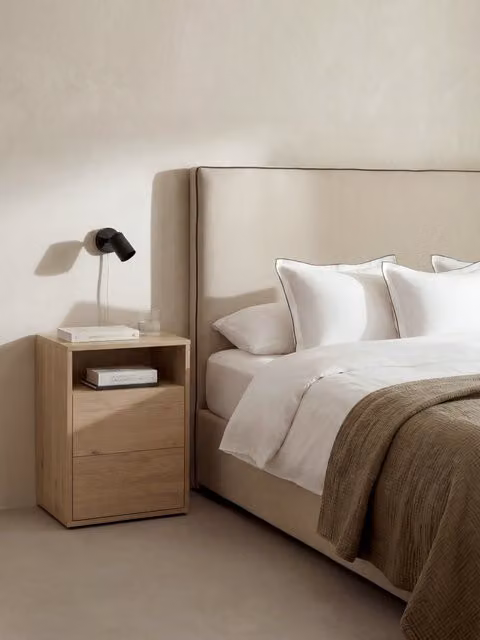 Comodino Hegas Kenay Home in legno naturale marrone con 2 cassetti