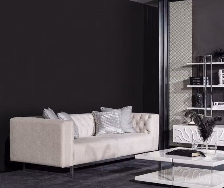 Elegantes beiges 3-Sitzer-Sofa aus Textil mit Holzrahmen