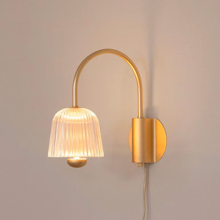 Nuura Applique da parete di design Asteea, dimmerabile, Ottone / Oro, Soggiorno / Sala da pranzo, Metallo, Scandinavo, Applique