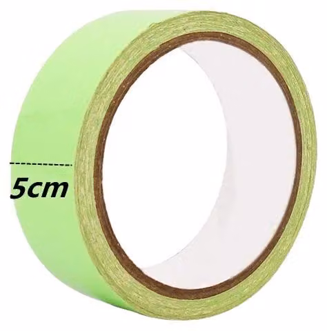 Nastro riflettente, luminoso al buio, da utilizzare per segnalazioni di sicurezza. Larghezza: 5 cm. Lunghezza: 10 metri