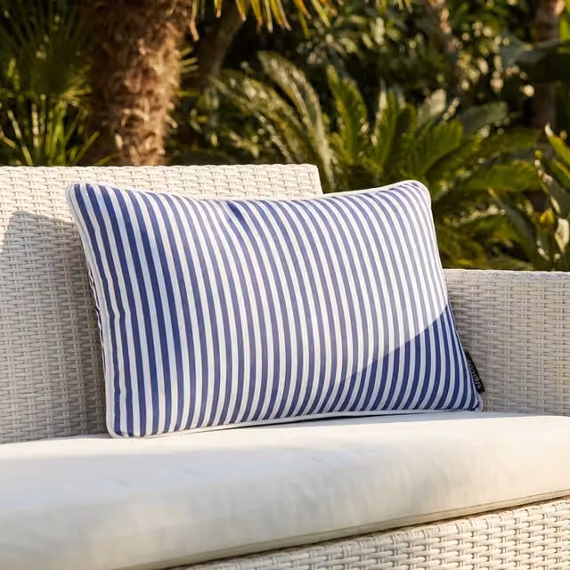Cuscino arredo KASANOVA idrorepellente a righe blu L: 50 cm, P: 30 cm, H: 30 cm
