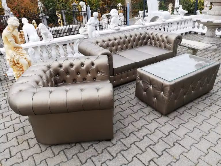 Design Chesterfield Sofagarnitur 3+1 + Couchtisch Couch Polster Gold Leder Sofa