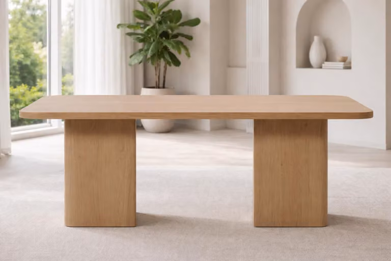Tavolo da cucina elegante, tavolo da pranzo beige di stile, mobili da pranzo in legno naturale