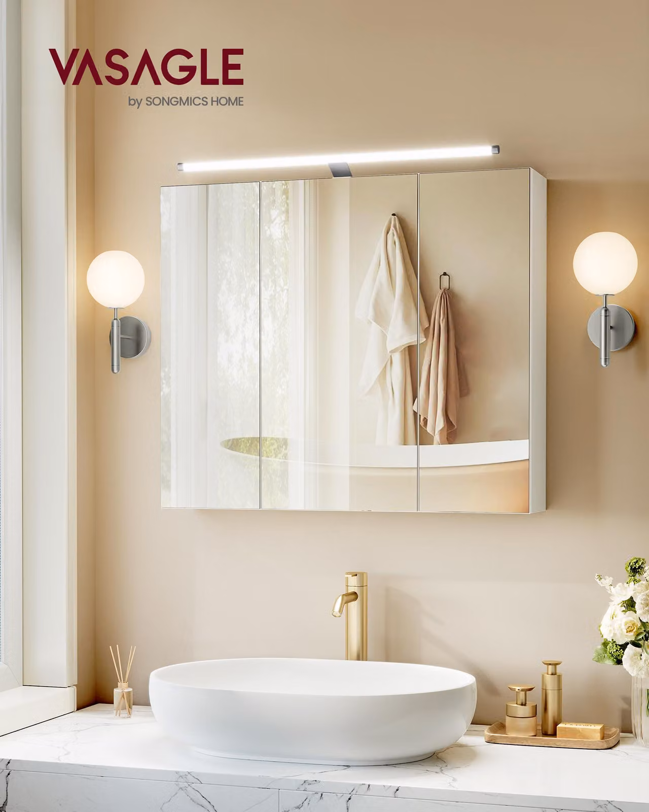 VASAGLE Armadietto a specchio, pensile con ripiani regolabili, illuminazione, 3 ante, stile moderno, 15 x 70 x 60 cm, bianco