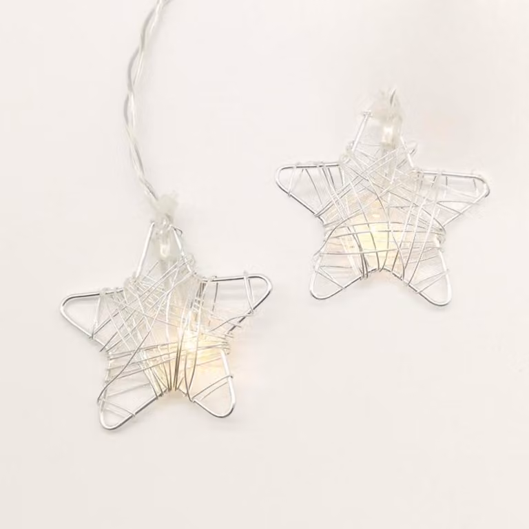 Stelle in metallo di ACA Lighting, catena decorativa a 10 LED a batteria (3xAA) + timer (6ON/18OFF), bianco caldo, argento, metallo, IP20, cavo trasparente 135+30cm XMSSTAR10WW2AT