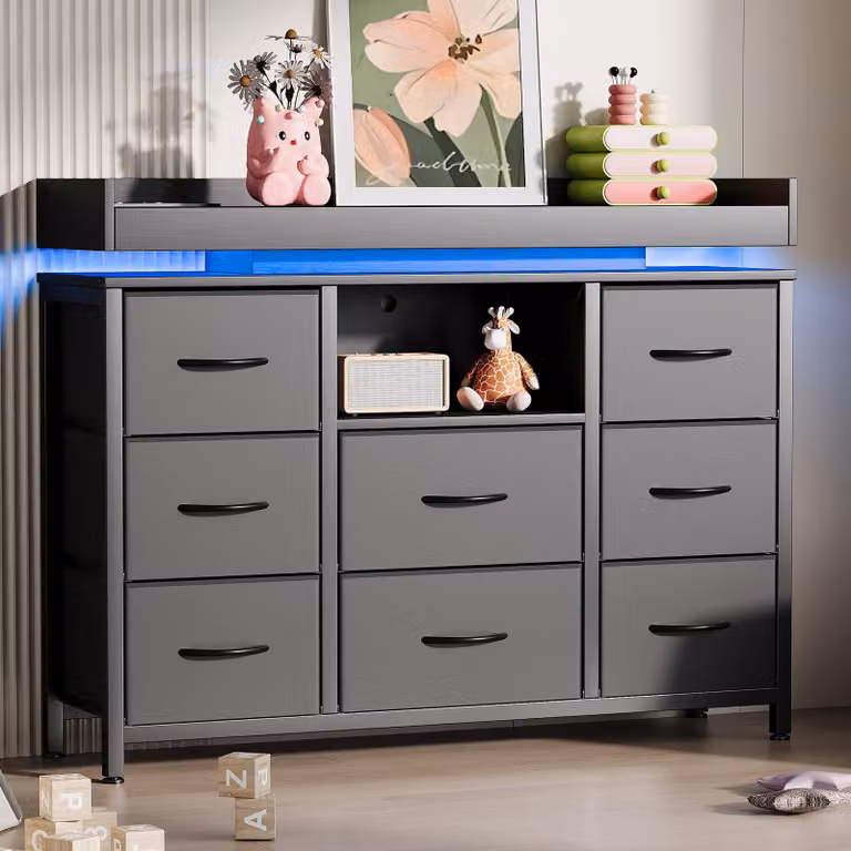 Comodino REMZETTA con 8 cassetti, 108 cm, mobile TV con illuminazione LED, 2 prese di corrente, USB e Type-C, cassetti rivestiti in tessuto, struttura in metallo, colore nero, ideale per camera da letto e soggiorno